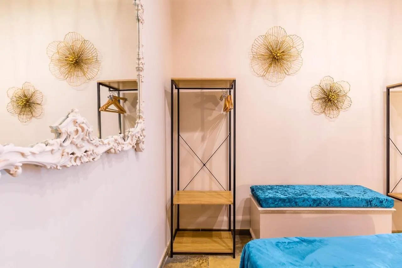 Apartment Golden Shell At Historical Center By Napoliapartments