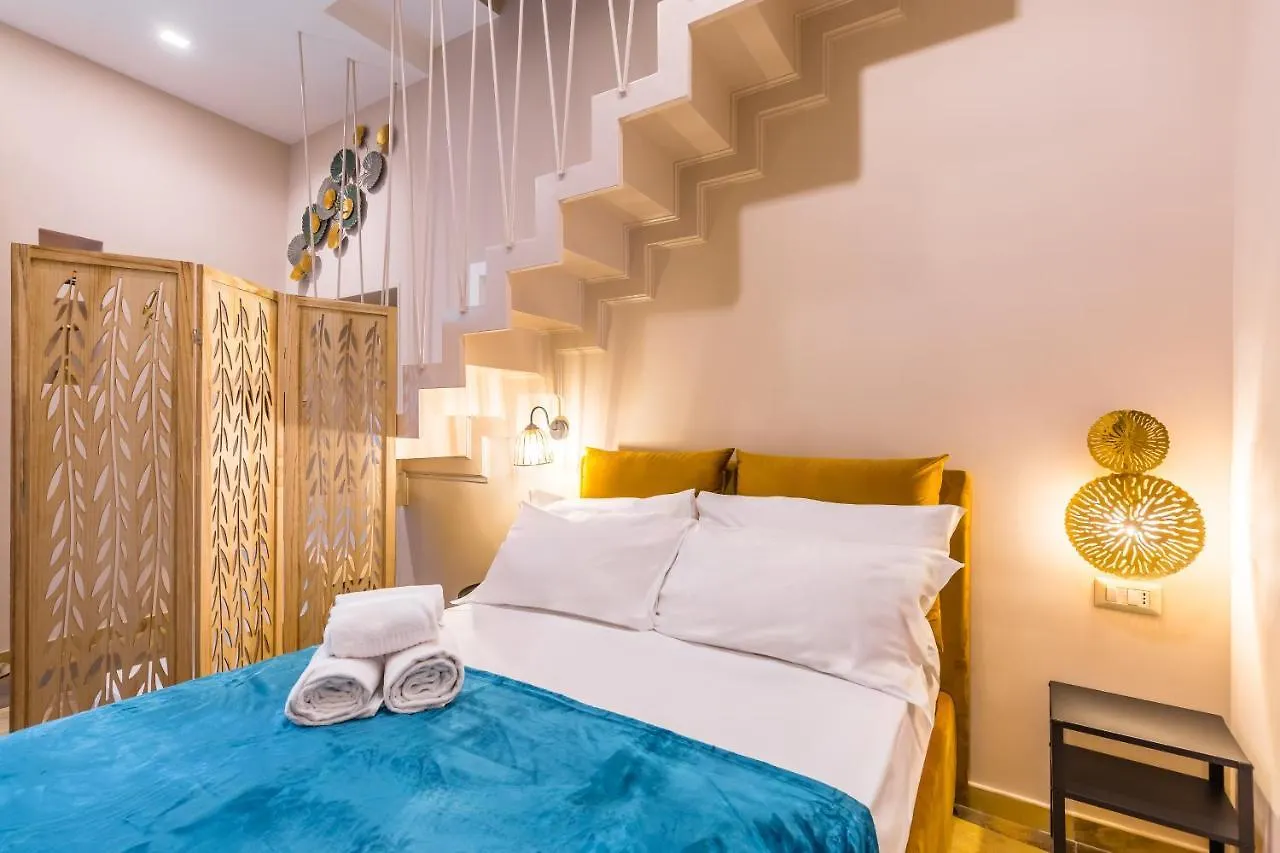Golden Shell At Historical Center By Napoliapartments Italy